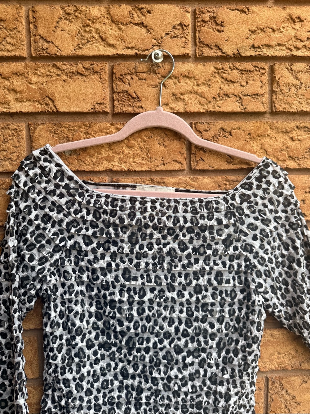 4/$25 • Zoe Boat Neck Ruched Leopard Print Fitted Shirt - Picture 3 of 5